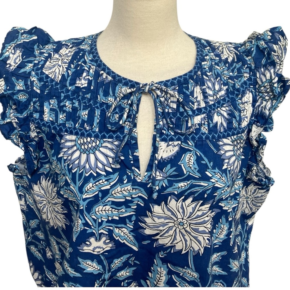 Jennifer & Grace Blue and White Floral Ruffle Cap Sleeve Keyhole Blouse Size XL - Picture 2 of 10